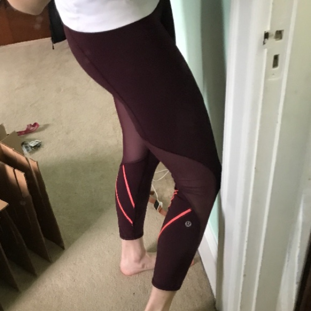 Lululemon mesh leggings with pocket